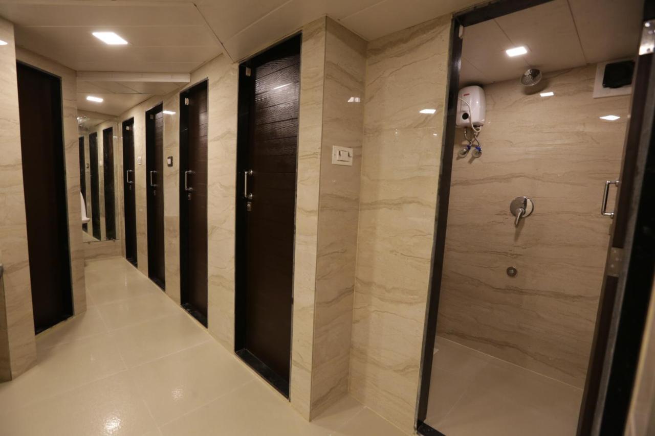 Qubestay Airport Capsule Hotel & Hostel Bombaj Exteriér fotografie