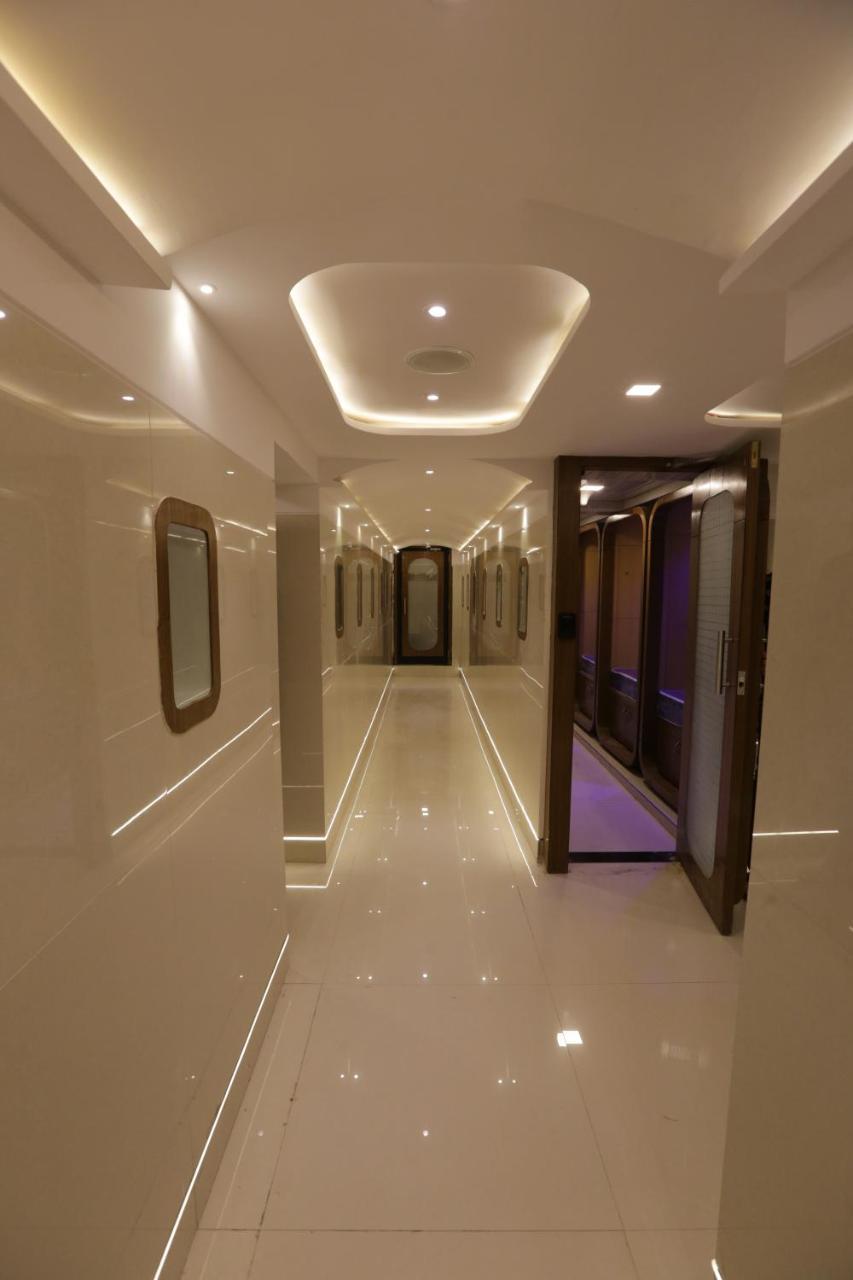 Qubestay Airport Capsule Hotel & Hostel Bombaj Exteriér fotografie