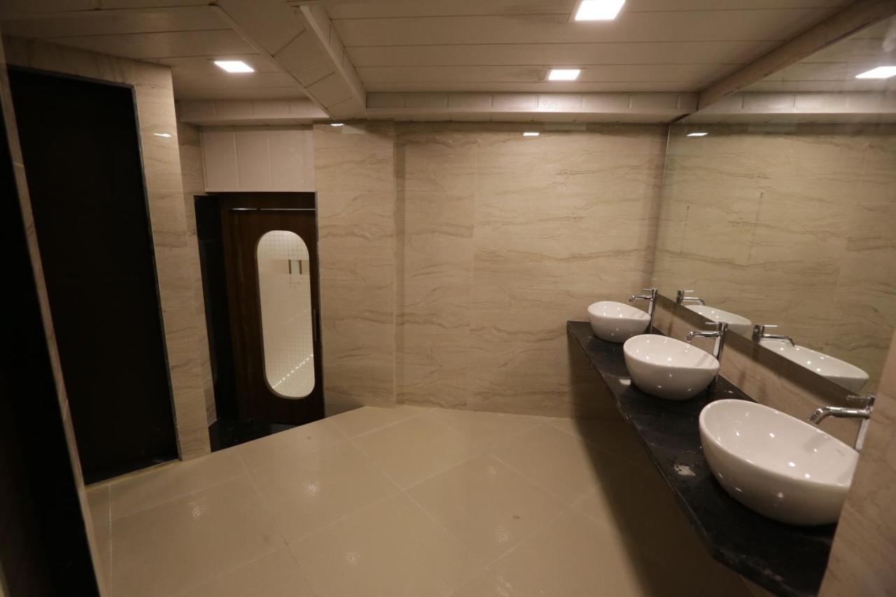 Qubestay Airport Capsule Hotel & Hostel Bombaj Exteriér fotografie