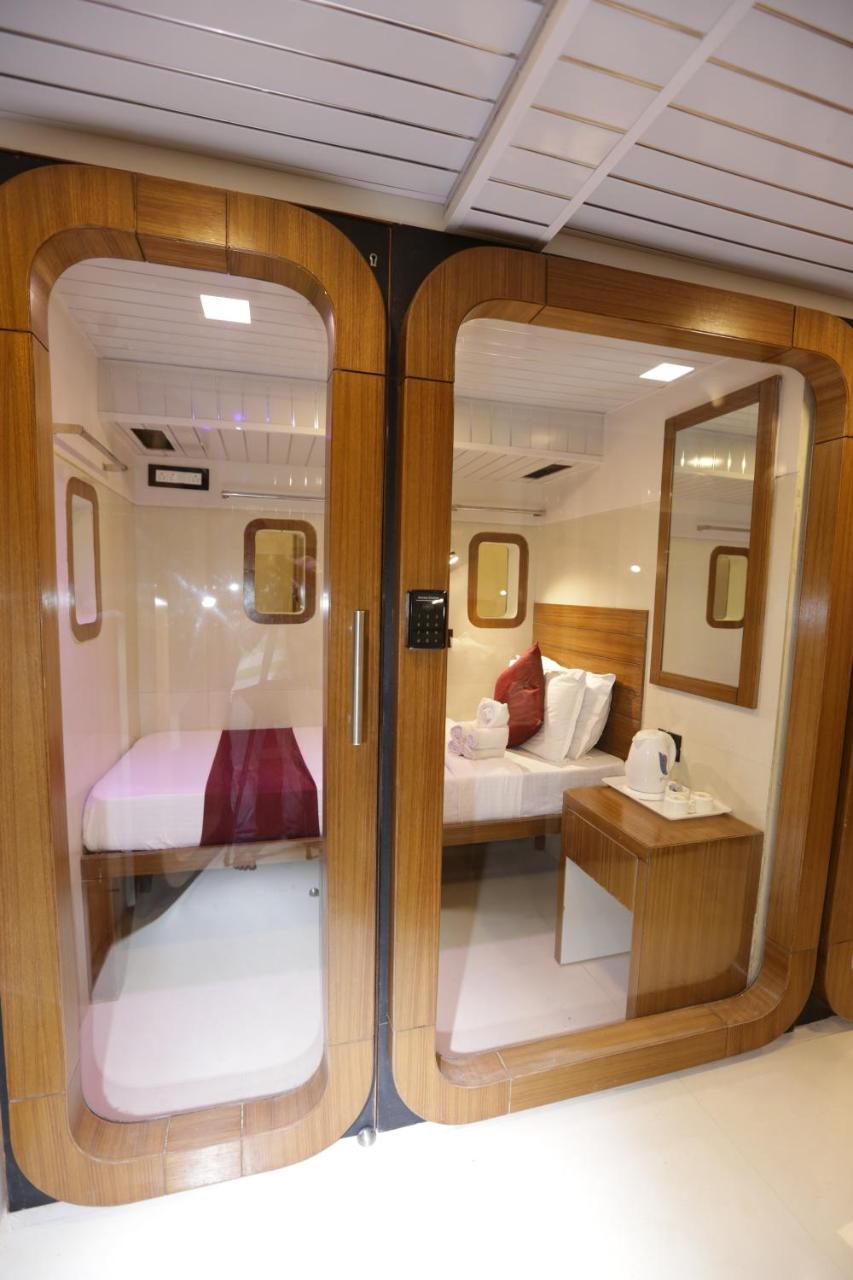 Qubestay Airport Capsule Hotel & Hostel Bombaj Exteriér fotografie