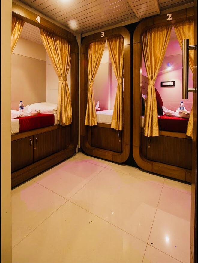 Qubestay Airport Capsule Hotel & Hostel Bombaj Exteriér fotografie